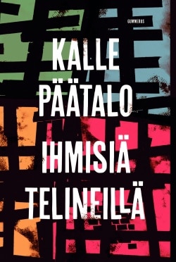 Ihmisiä telineillä