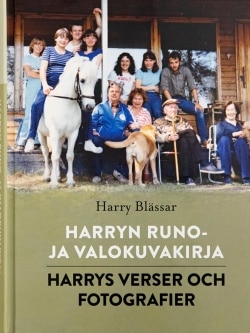 Harryn runo- ja valokuvakirja : Harrys verser och fotografier