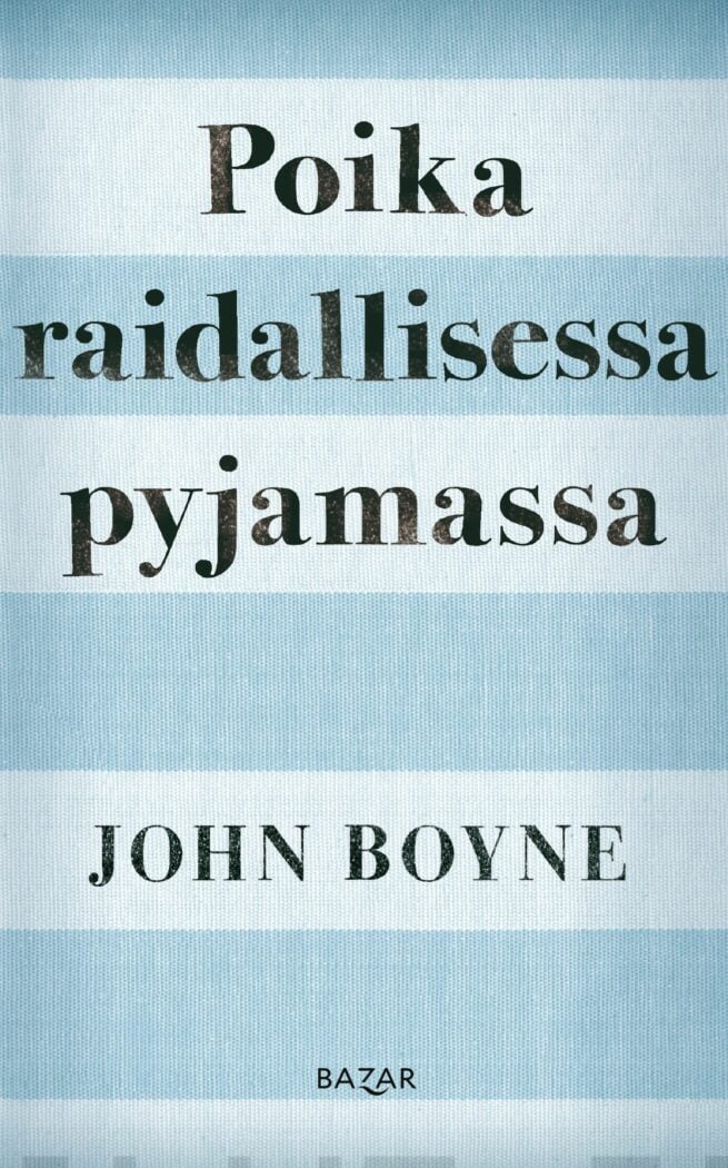 Poika raidallisessa pyjamassa