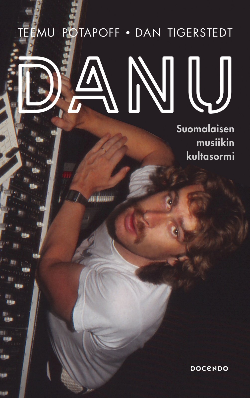 Danu : suomalaisen musiikin kultasormi Danu : suomalaisen musiikin kultasormi Suomen vanhin kirjakauppa - Vuodesta 1899