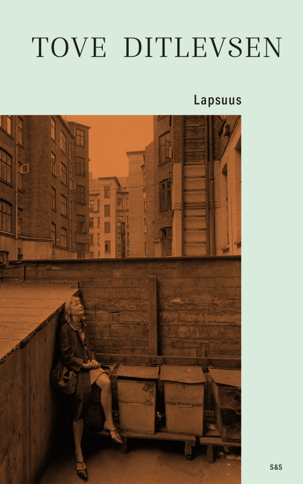 Lapsuus : Kööpenhamina-trilogia 1 Lapsuus : Kööpenhamina-trilogia 1 Suomen vanhin kirjakauppa - Vuodesta 1899