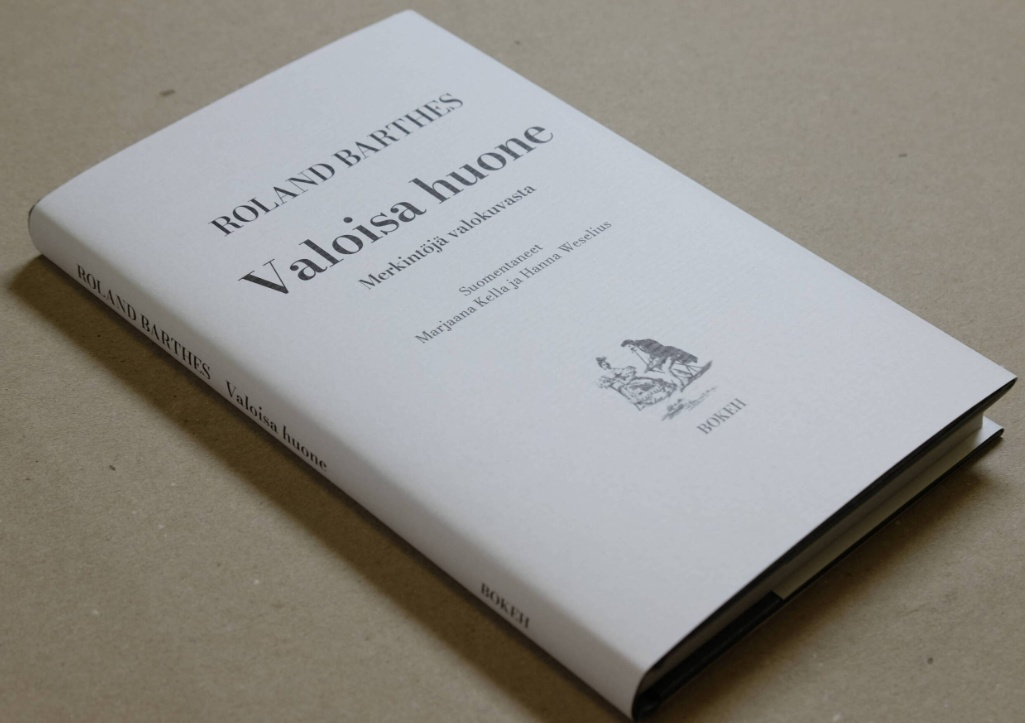 Valoisa huone Suomen vanhin kirjakauppa - Vuodesta 1899