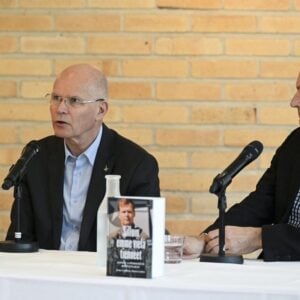 Kirjailija Jarmo Lindberg, Hannu Laakso