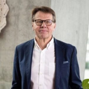 Kirjailija Kari Häkämies